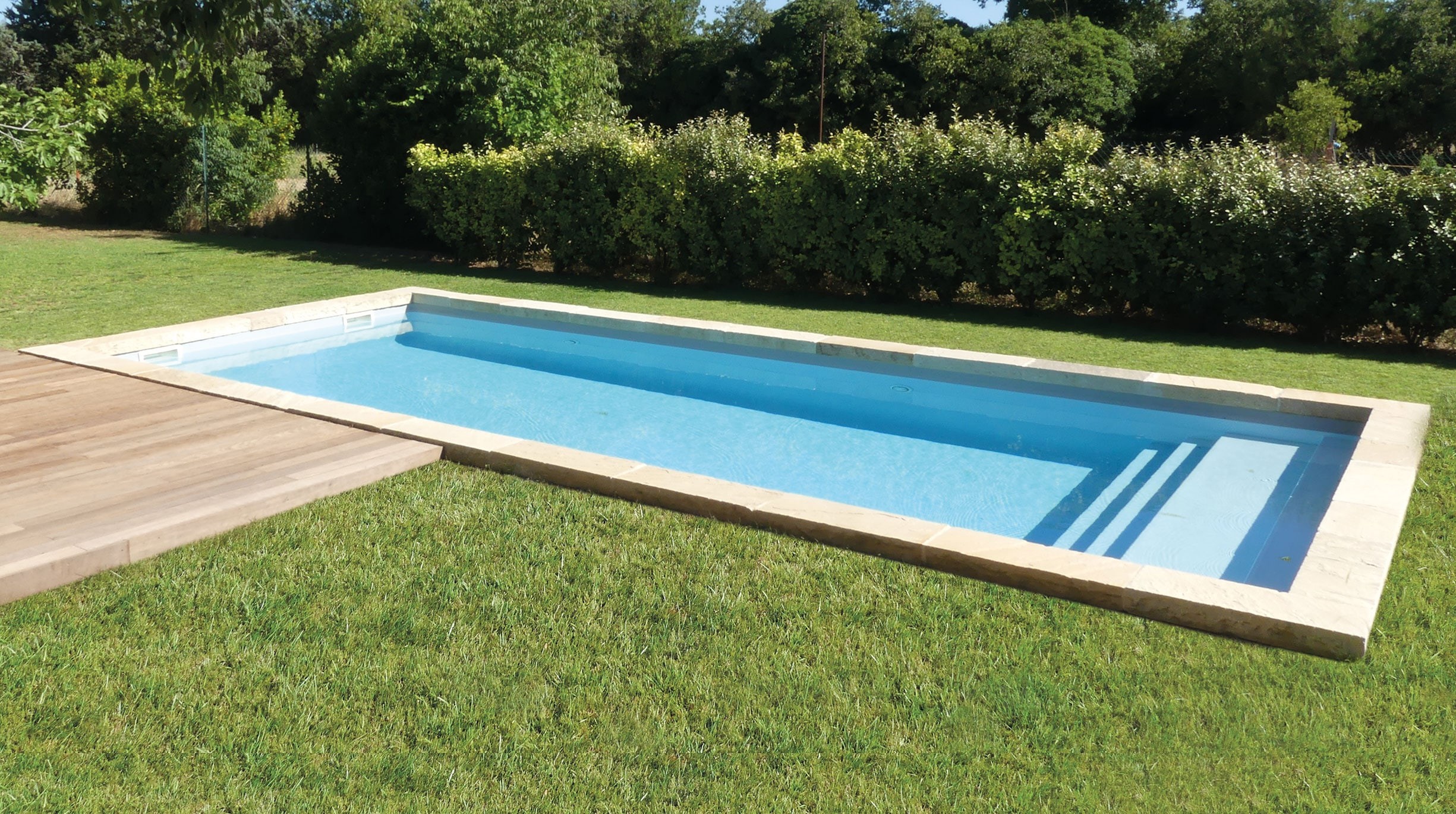 Sugiton : Piscine coque en...